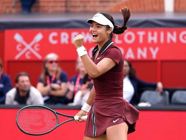 Tampil Tanpa Ampun, Emma Raducanu Singkirkan Cristina Bucsa Dari Queen’s Club