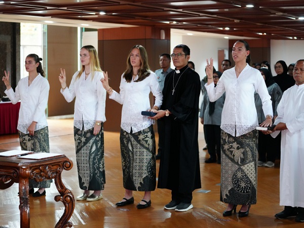 Empat calon pemain naturalisasi timnas putri Indonesia saat pengambilan sumpah sebagai WNI