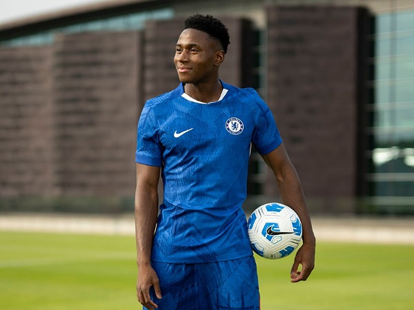 Rekrutan anyar Chelsea, Dario Essugo