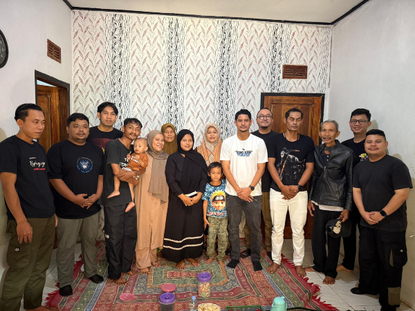 Persib dan Viking memberi santunan untuk Bobotoh yang meninggal