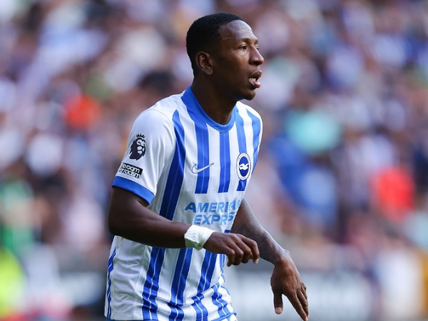 Bek kiri Brighton, Pervis Estupinan