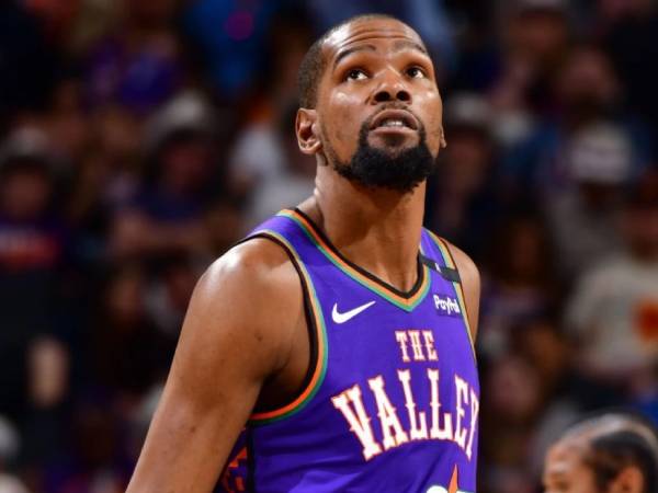 Mulai 6 Juli, Kevin Durant akan memenuhi syarat untuk menandatangani perpanjangan kontrak dua tahun senilai $ 122 juta.