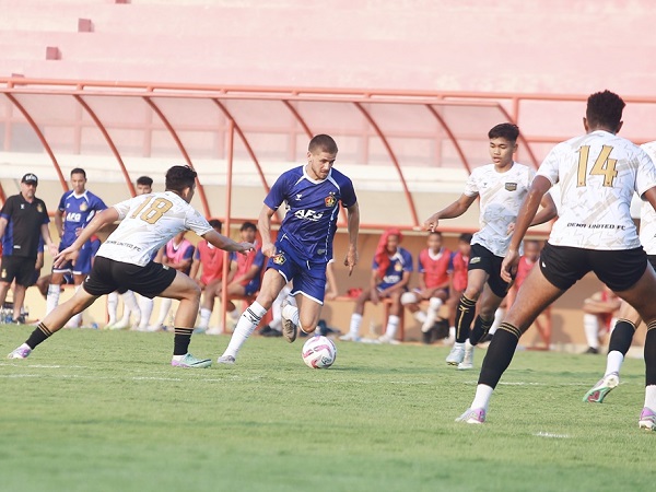 Majed Osman bersama dua pemain lokal resmi dilepas Persik Kediri