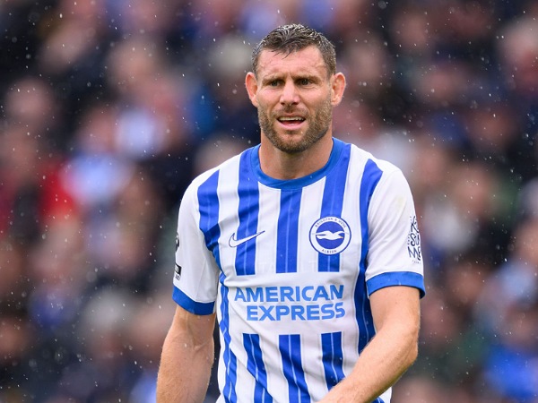 James Milner menambah masa tinggalnya di Brighton