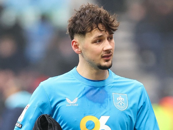 Kiper Burnley, James Trafford