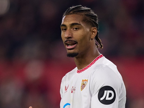 Loic Bade kini bermain untuk Sevilla