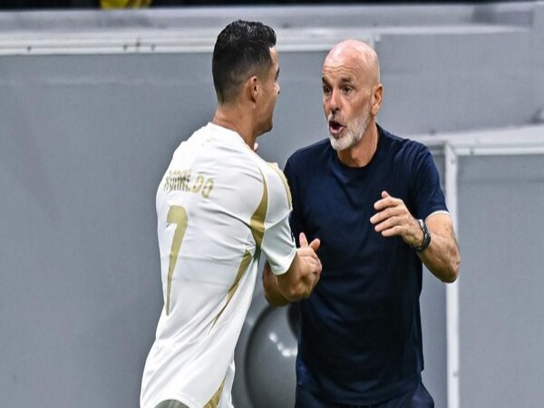 Stefano Pioli dilaporkan memilih untuk mengakhiri kontraknya lebih dini bersama Al-Nassr untuk pulang ke Fiorentina musim panas ini / via Getty Images