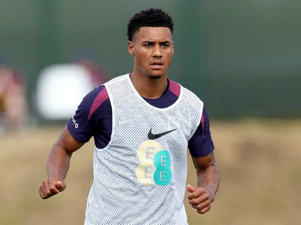 Arsenal kembali membidik striker Aston Villa, Ollie Watkins