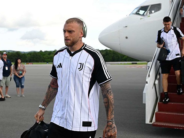 Michele Di Gregorio tak berniat tinggalkan Juventus (Image: Juventus)