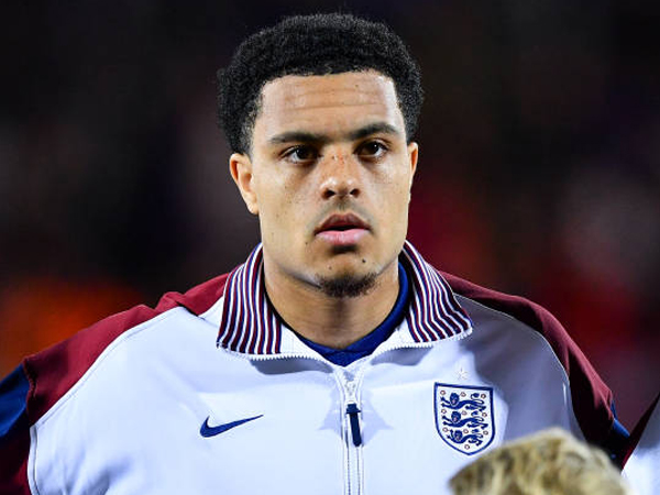 Tinggalkan Burnley, CJ Egan-Riley Resmi Gabung Marseille