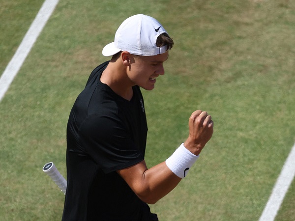 Holger Rune Atasi Tantangan Pertama Di Queen’s Club Tanpa Drama
