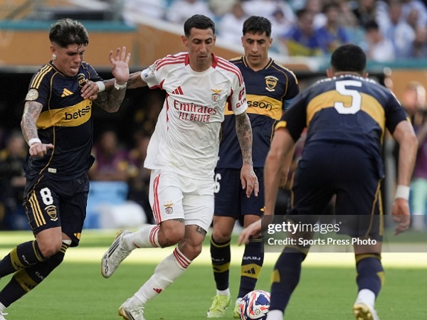 Laga Boca Juniors melawan Benfica berlangsung tegang