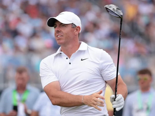 Rory McIlroy mengakhiri turnamen U.S. Open 2025 dengan total 7 over par dan finis di luar 20 besar. (Foto: Golf Digest)