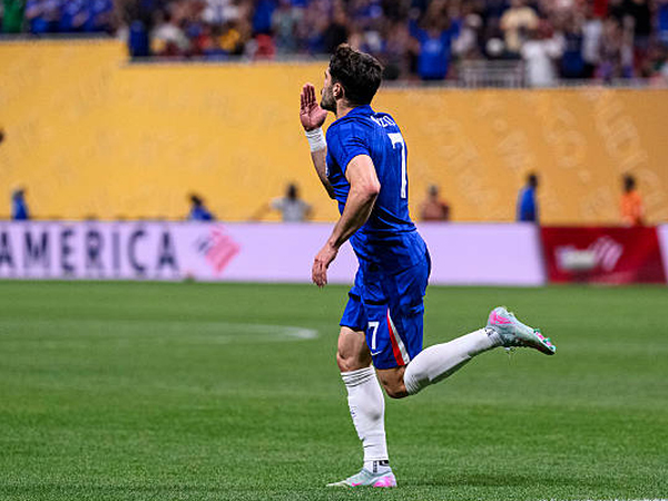 Selebrasi Emosional Pedro Neto Jadi Sorotan di Laga Chelsea vs LAFC