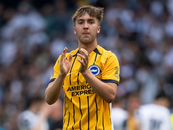 Jack Hinshelwood dipuji oleh bek Brighton, Adam Webster