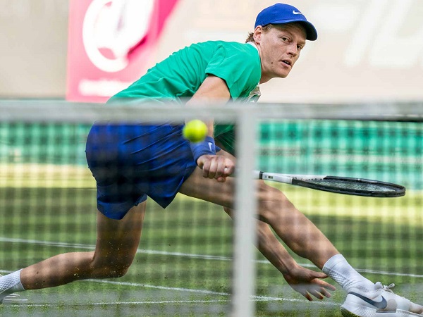 Jannik Sinner Kembali Ke Grass-Court Dengan Kemenangan Solid Pertama Di Halle