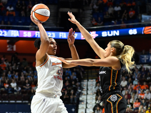Alyssa Thomas mencetak 14 poin saat Phoenix Mercury mengalahkan Connecticut Sun 83-75 pada Rabu (18/6) malam. (Foto: AP)