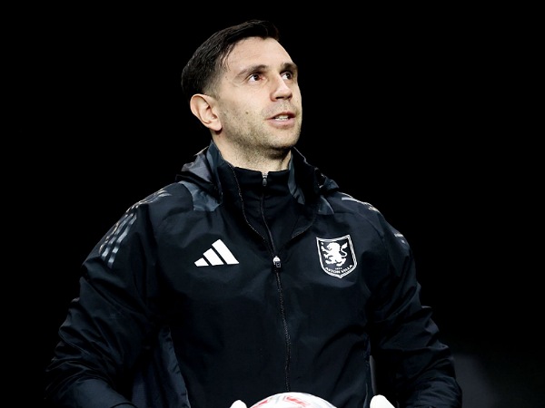 Emiliano Martinez dirumorkan akan meninggalkan Aston Villa