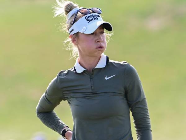 Nelly Korda mengalami kejang leher dalam latihan setelah memukul sebuah pukulan dari rough. (Foto: Golf Digest)