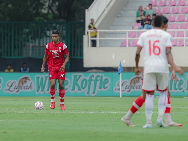Pemain bertahan Persis Solo, Cleylton Santos dipastikan tetap bertahan