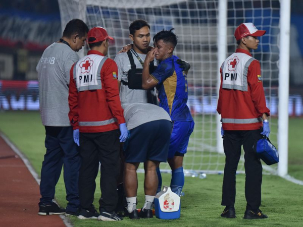 Fisioterapis Persib, Benidektus Adi Prianto terus monitor proses pemulihan pemain saat libur