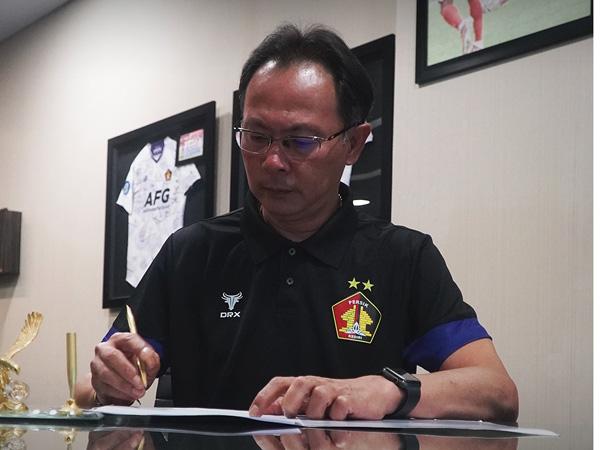 Ong Kim Swee resmi jadi pelatih Persik Kediri