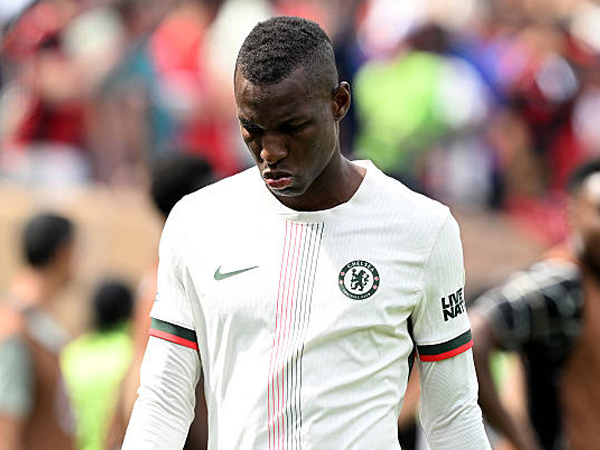 Minta Maaf, Kartu Merah Nicolas Jackson Warnai Debut Starter Liam Delap