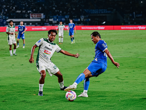 Gelandang Persib, Adam Alis