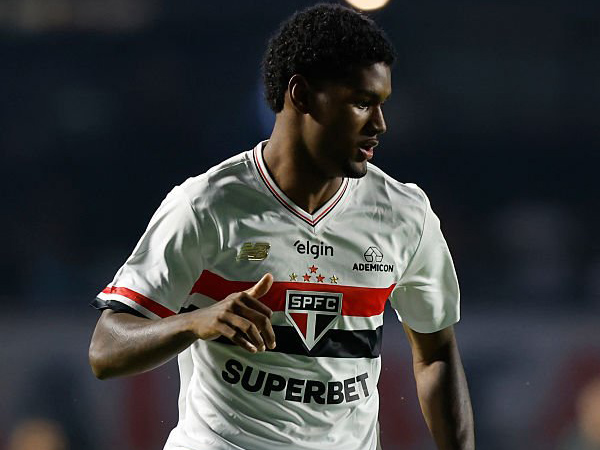 Lucas Ferreira.