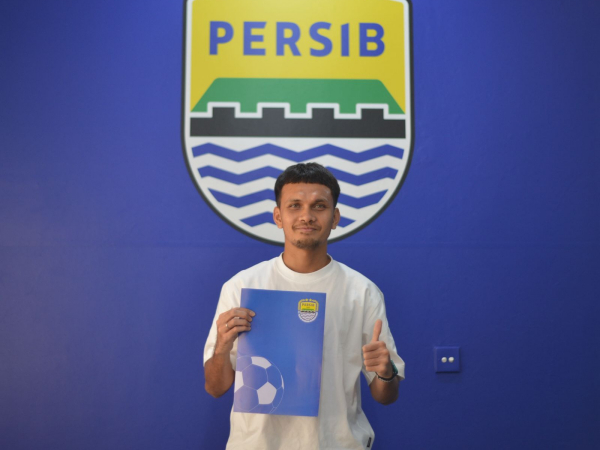 Hamra Hehanussa resmi menjadi pemain Persib