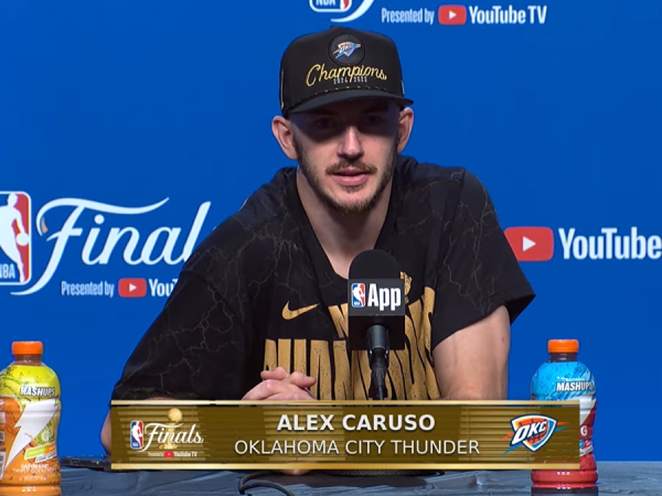 Alex Caruso menghadiri konferensi pers dengan media setelah Oklahoma City Thunder sukses menjuarai gelar NBA. (Foto: Youtube)