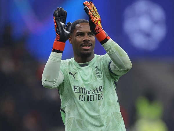 Chelsea dikabarkan mundur dari perburuan kiper AC Milan, Mike Maignan