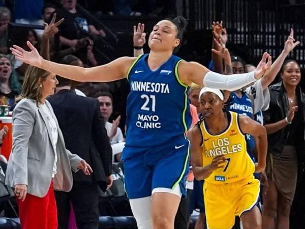 Kayla McBride mencetak 29 poin saat Minnesota Lynx meraih kemenangan 82-66 atas Los Angeles Sparks pada Sabtu (21/6) malam. (Foto: AP)