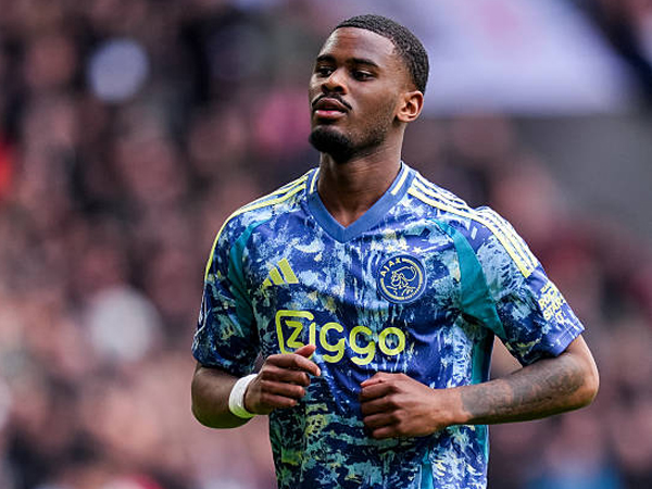 Jarell Quansah Menuju Bayer Leverkusen, Liverpool Bidik Jorrel Hato