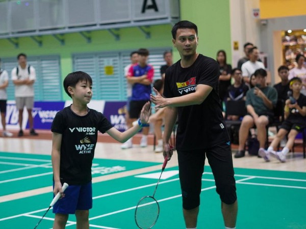 Mohammad Ahsan Gelar Coaching Clinic Bersama Anak-Anak Singapura