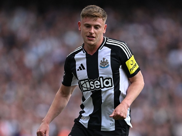 Harvey Barnes masuk daftar jual Newcastle United
