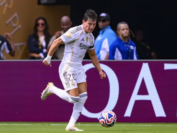 Fran Garcia Tak Gentar Menghadapi Persaingan di Bek Sayap