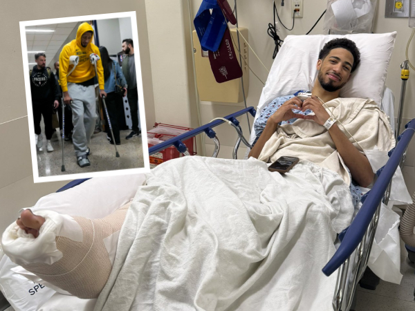 Tyrese Haliburton tersenyum di ranjang rumah sakit setelah menjalani operasi di bagian Achilles kanannya. (Foto: AP)