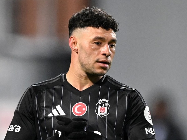 Burnley tertarik membawa Alex Oxlade-Chamberlain kembali ke Premier League