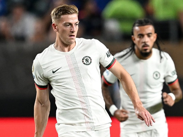 Liam Delap mencetak gol pertamanya dengan seragam Chelsea