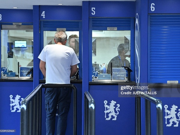 Suporter Chelsea mengecam kebijakan penjualan tiket klub