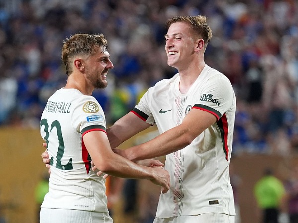 Liam Delap membuka keran golnya untuk Chelsea