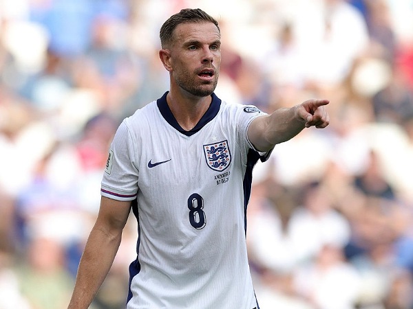 Nottingham Forest melirik gelandang senior Inggris, Jordan Henderson