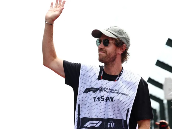 Sebastian Vettel Tidak Tutup Kemungkinan Gantikan Helmut Marko