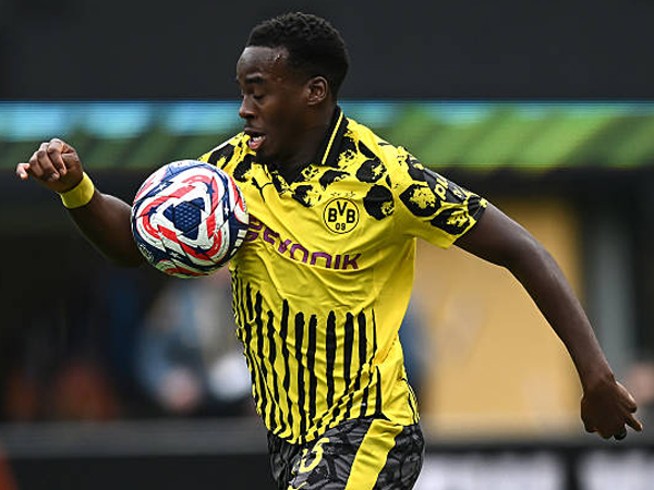 Siapa Jamie Gittens? Target Sayap Baru Chelsea dari Borussia Dortmund