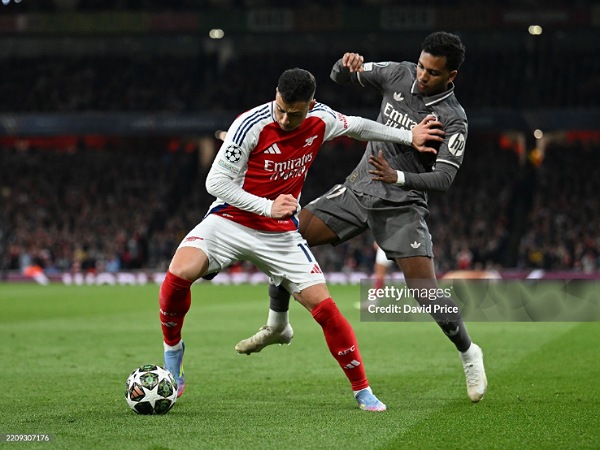 Gabriel Martinelli saat berhadapan langsung dengan Rodrygo