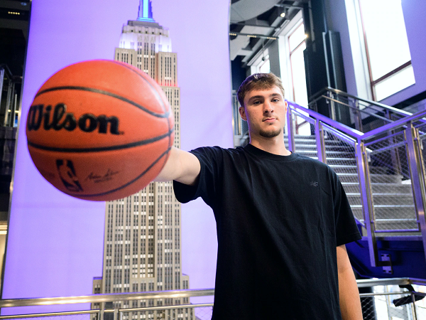 Dallas Mavericks pilih Cooper Flagg pada urutan pertama NBA Draft 2025.