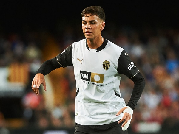 Enzo Barrenechea dipinjamkan Aston Villa ke Valencia musim lalu
