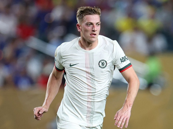 Liam Delap mencetak gol pertamanya untuk Chelsea