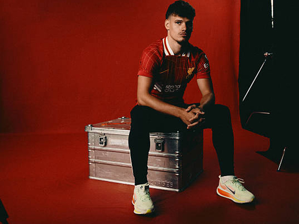 Milos Kerkez Bangga Resmi Jadi Bagian dari Liverpool